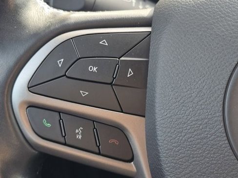 Used 2019 Jeep Cherokee Latitude Plus w/ Cold Weather Group image 16