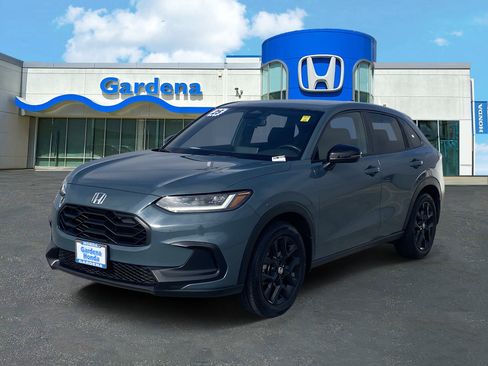 Used 2025 Honda HR-V Sport image 3