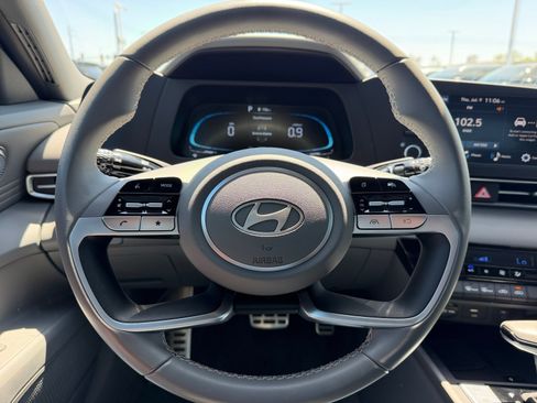 Used 2025 Hyundai Elantra Sport FWD image 9