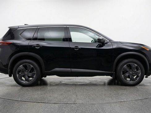 Used 2025 Nissan Rogue SV FWD image 11