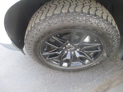 Used 2025 Chevrolet Silverado 1500 LTZ w/ LTZ Premium Package AWD/4WD image 15