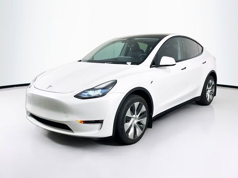 Used 2023 Tesla Model Y Long Range AWD/4WD image 3