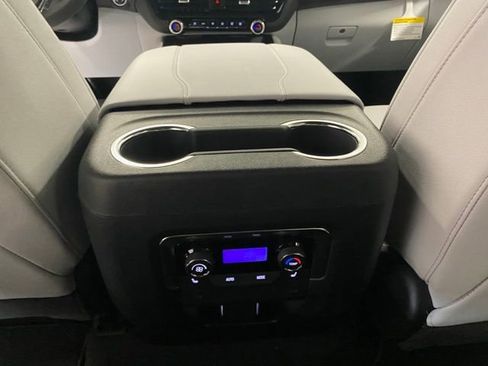 New 2025 Chevrolet Suburban Premier image 19