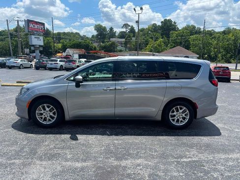 Used 2021 Chrysler Voyager LX FWD image 6
