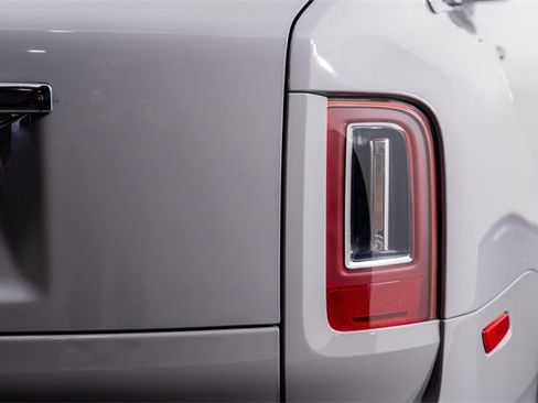 Used 2023 Rolls-Royce Cullinan image 13