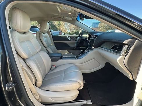 Used 2020 Lincoln Continental w/ Convenience Package image 15