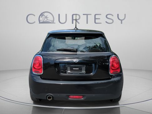 Used 2021 MINI Cooper 2-Door Hardtop FWD image 6