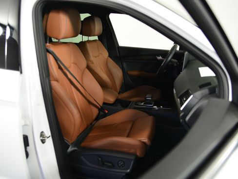 Certified 2025 Audi Q5 e Premium image 17