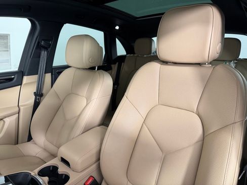 Certified 2026 Porsche Macan AWD/4WD image 5