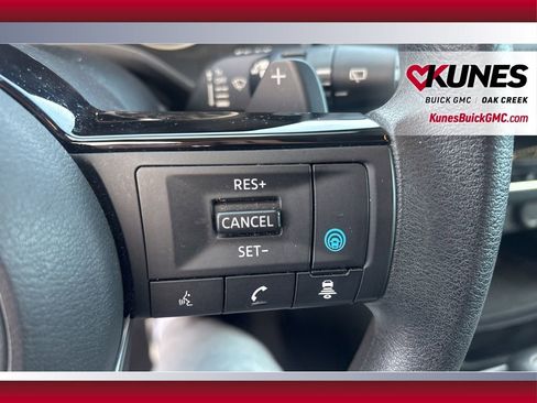 Used 2023 Nissan Rogue SV image 16