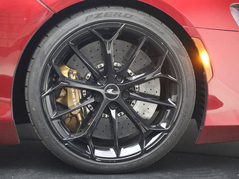 Used 2024 McLaren Artura RWD image 38