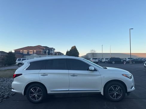 Used 2019 INFINITI QX60 Luxe w/ Essential Package image 6