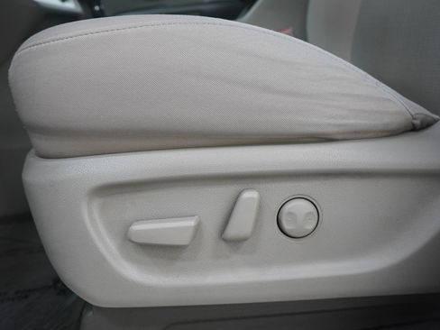 Used 2016 Kia Sedona LX w/ LX Convenience Package image 25