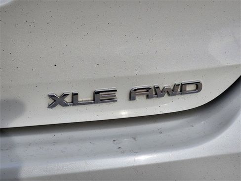 Used 2020 Toyota Highlander XLE image 8