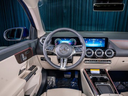 Certified 2025 Mercedes-Benz GLA 250 image 16