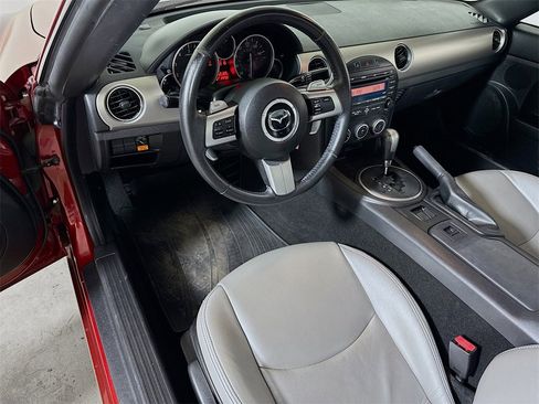 Used 2011 MAZDA MX-5 Miata Touring image 17