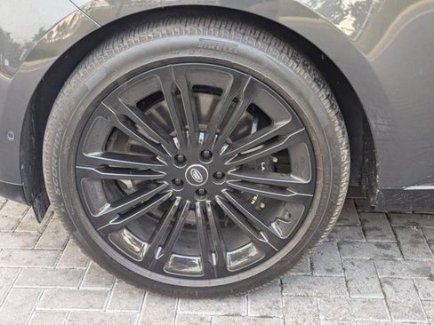Used 2025 Land Rover Range Rover SE image 5