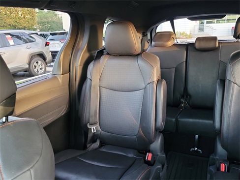 Used 2023 Toyota Sienna XSE image 17