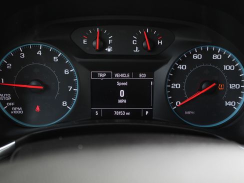 Used 2018 Chevrolet Equinox LT FWD image 16