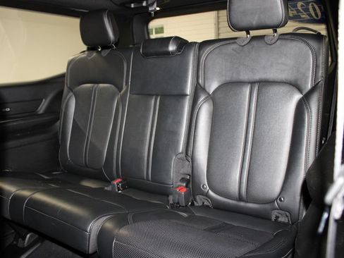 Used 2024 Jeep Wagoneer Series II w/ Flexible Seating Group AWD/4WD image 26