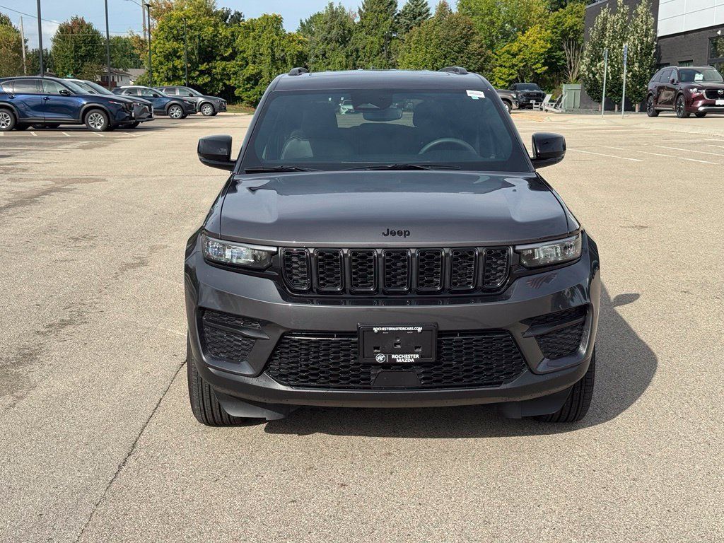 Used 2024 Jeep Grand Cherokee Altitude AWD/4WD image 32