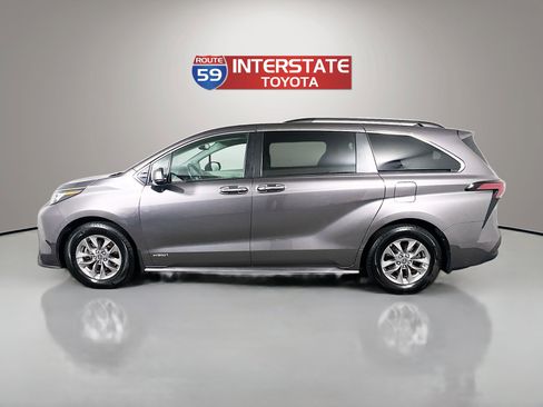 Certified 2021 Toyota Sienna XLE w/ XLE Plus Package AWD/4WD image 4