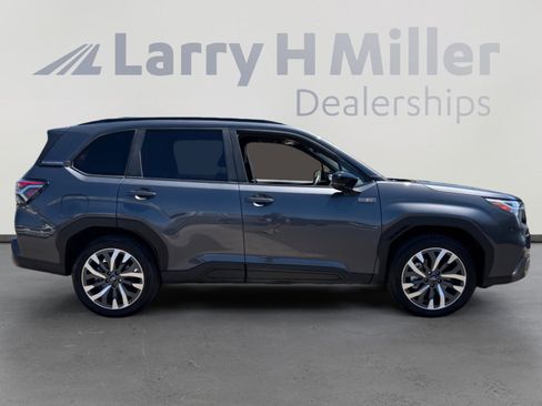 Used 2025 Subaru Forester Touring image 6