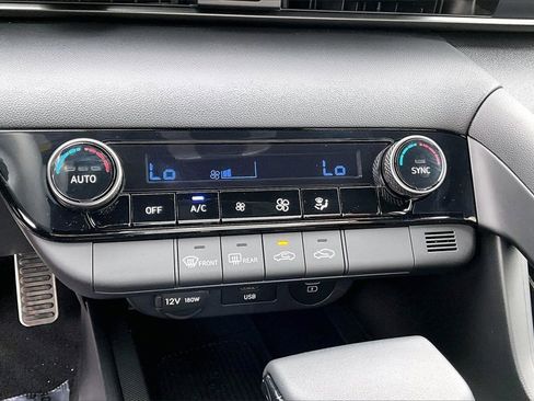 Used 2025 Hyundai Elantra Sport image 31