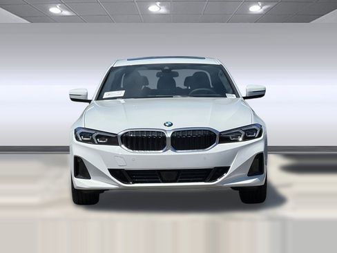 Used 2025 BMW 330i Sedan w/ Convenience Package RWD image 5