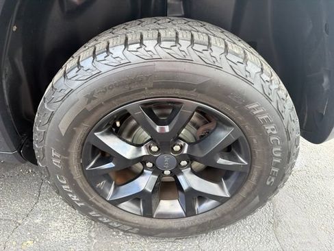 Used 2016 Jeep Cherokee Trailhawk AWD/4WD image 28