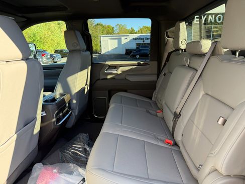 New 2026 GMC Sierra 2500 SLT w/ SLT Premium Package image 16