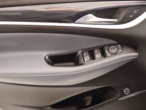 Used 2020 Buick Enclave Essence image 17