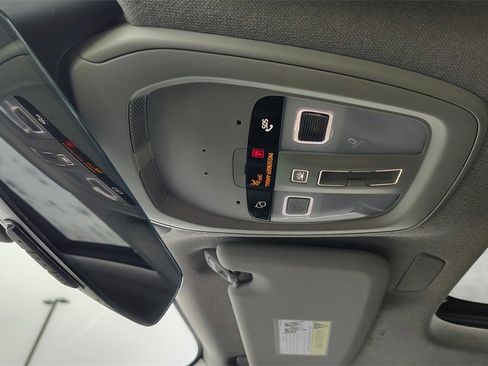 Certified 2025 Volvo XC40 B5 Plus image 24