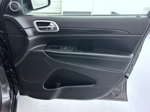 Used 2021 Jeep Grand Cherokee Laredo X image 16