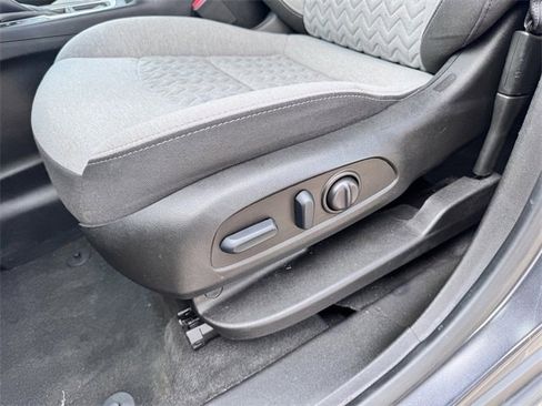 Used 2022 Chevrolet Equinox LS w/ LS Convenience Package image 21