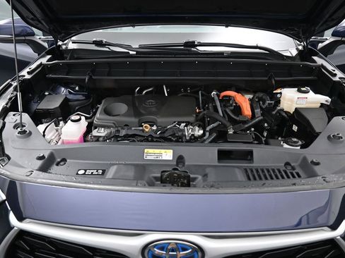Certified 2024 Toyota Highlander XLE AWD/4WD image 39