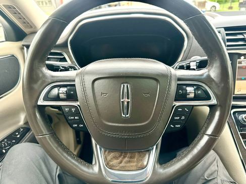 Used 2017 Lincoln Continental Select FWD image 27