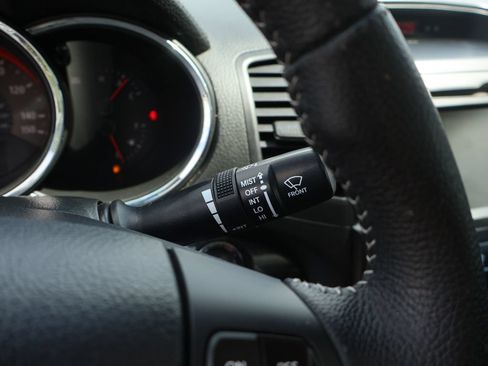 Used 2011 Kia Sorento SX FWD image 35