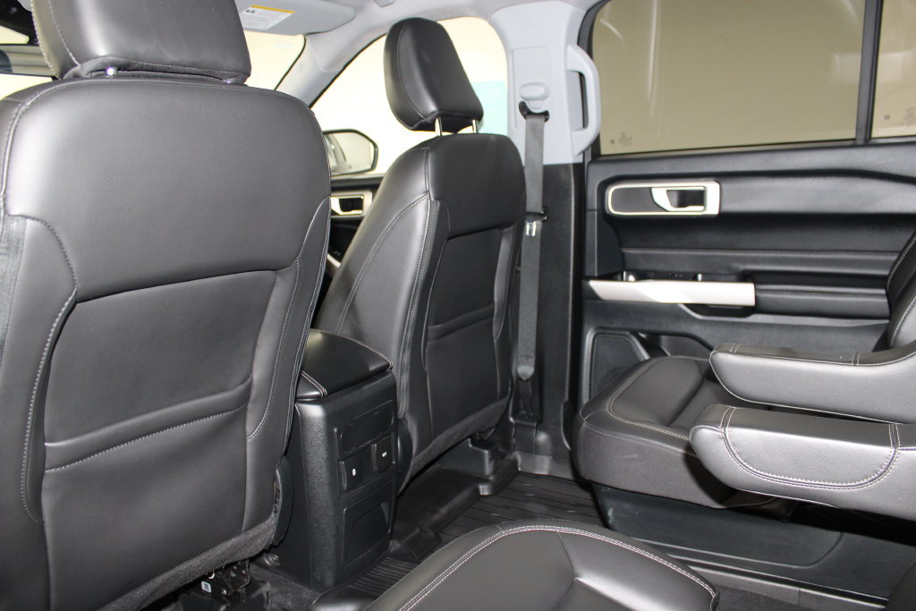 Used 2023 Ford Explorer XLT w/ Equipment Group 202A AWD/4WD image 27