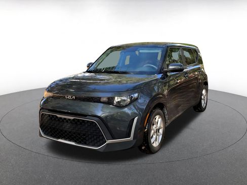 Used 2025 Kia Soul LX w/ LX Technology Package image 3