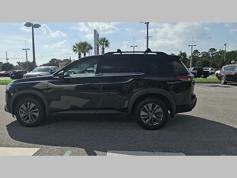 Used 2024 Nissan Pathfinder SV w/ SV Premium Package FWD image 25