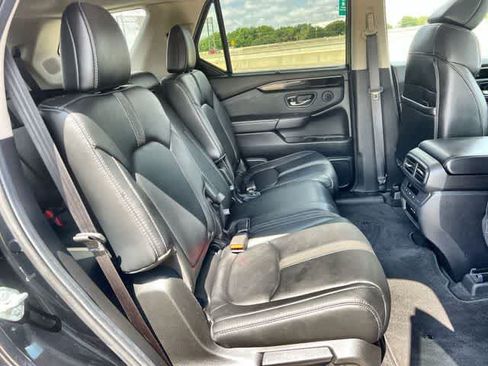 Certified 2025 Honda Pilot Touring image 14