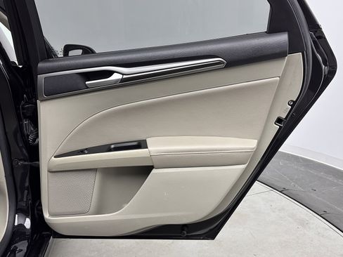 Used 2019 Ford Fusion SEL image 32