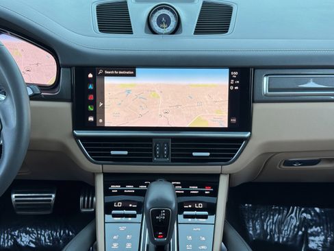 Used 2022 Porsche Cayenne Turbo S image 24