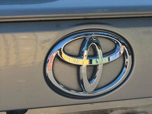 Used 2020 Toyota RAV4 Limited FWD image 15