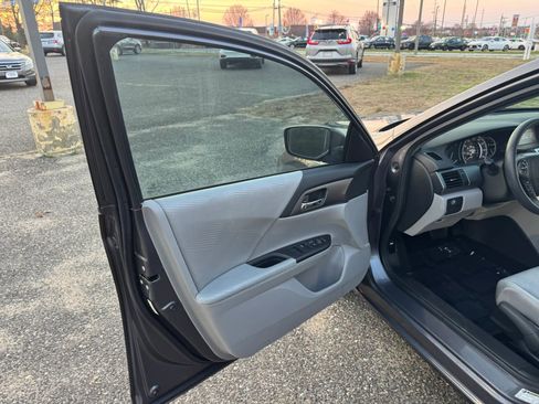 Used 2014 Honda Accord LX image 10