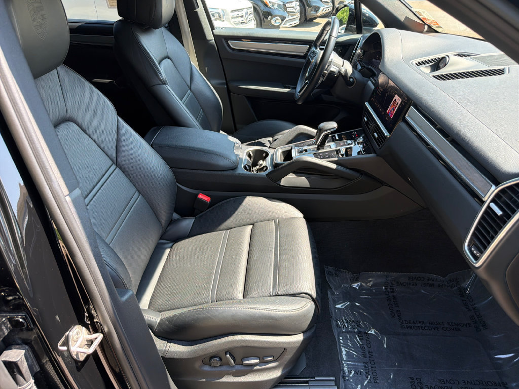 Used 2022 Porsche Cayenne Platinum Edition w/ Premium Package Plus AWD/4WD image 13