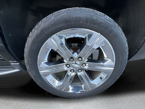 Used 2018 Chevrolet Suburban Premier image 34