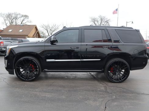 Used 2017 Cadillac Escalade Platinum AWD/4WD image 2