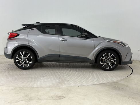 Used 2019 Toyota C-HR XLE FWD image 8